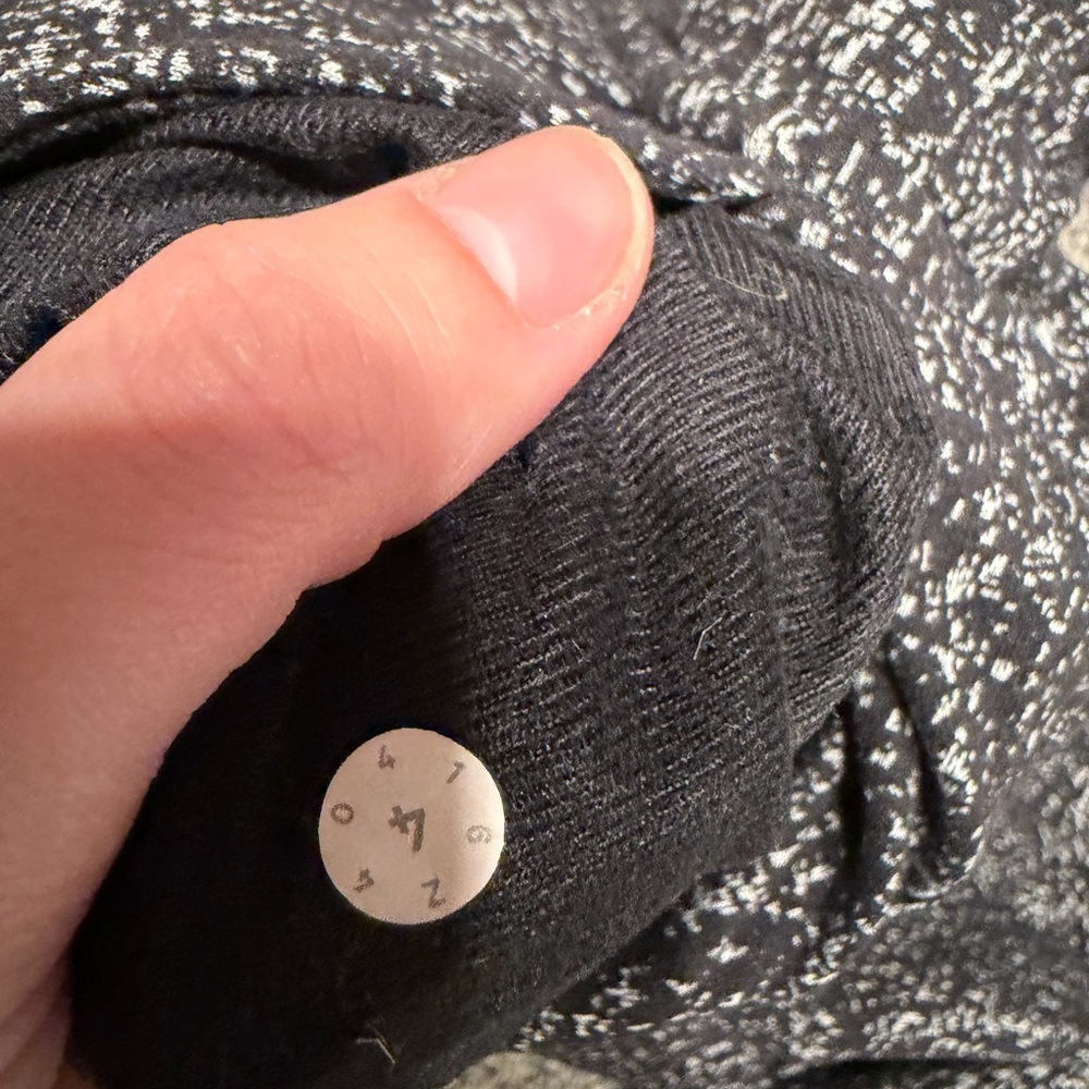 Lululemon Ready To Rulu Pant 29"
Reconnect Jacquard Luon White Black sz 4 EUC - Picture 5 of 5